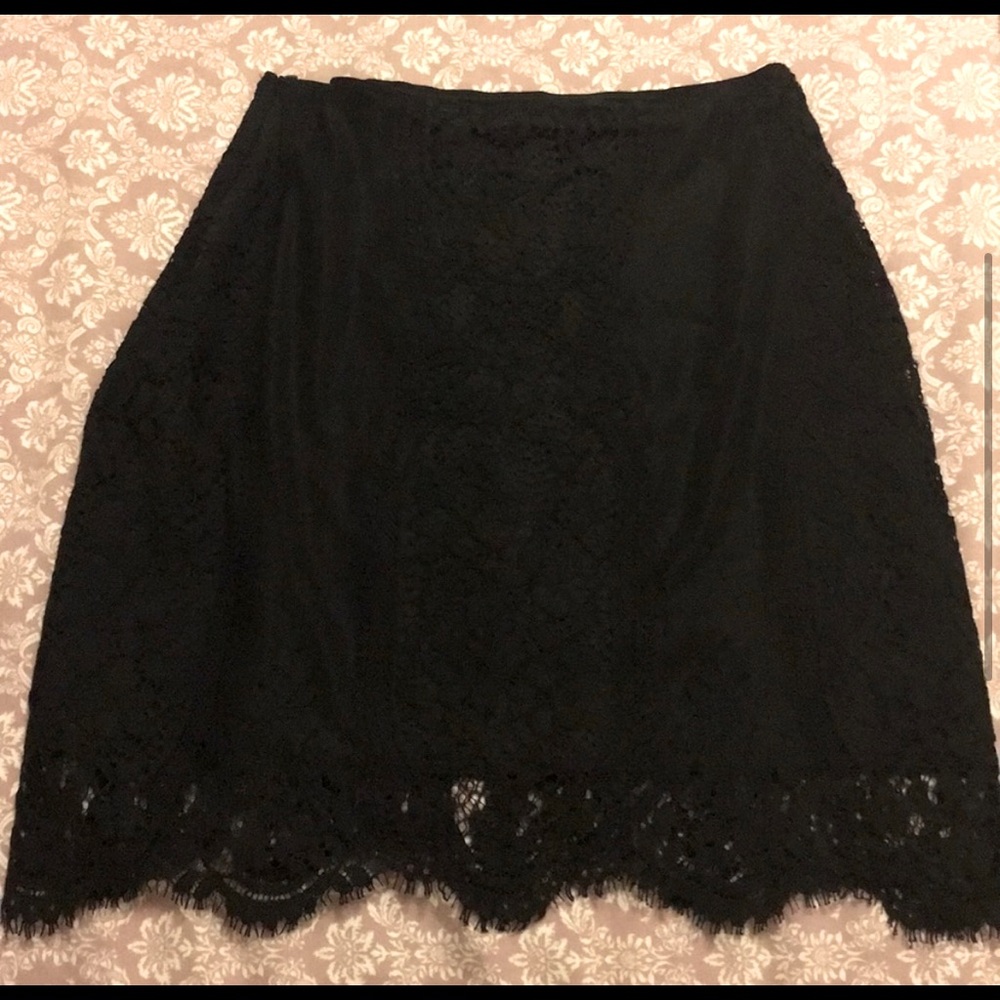 For love and lemons lace skirt size small black like new